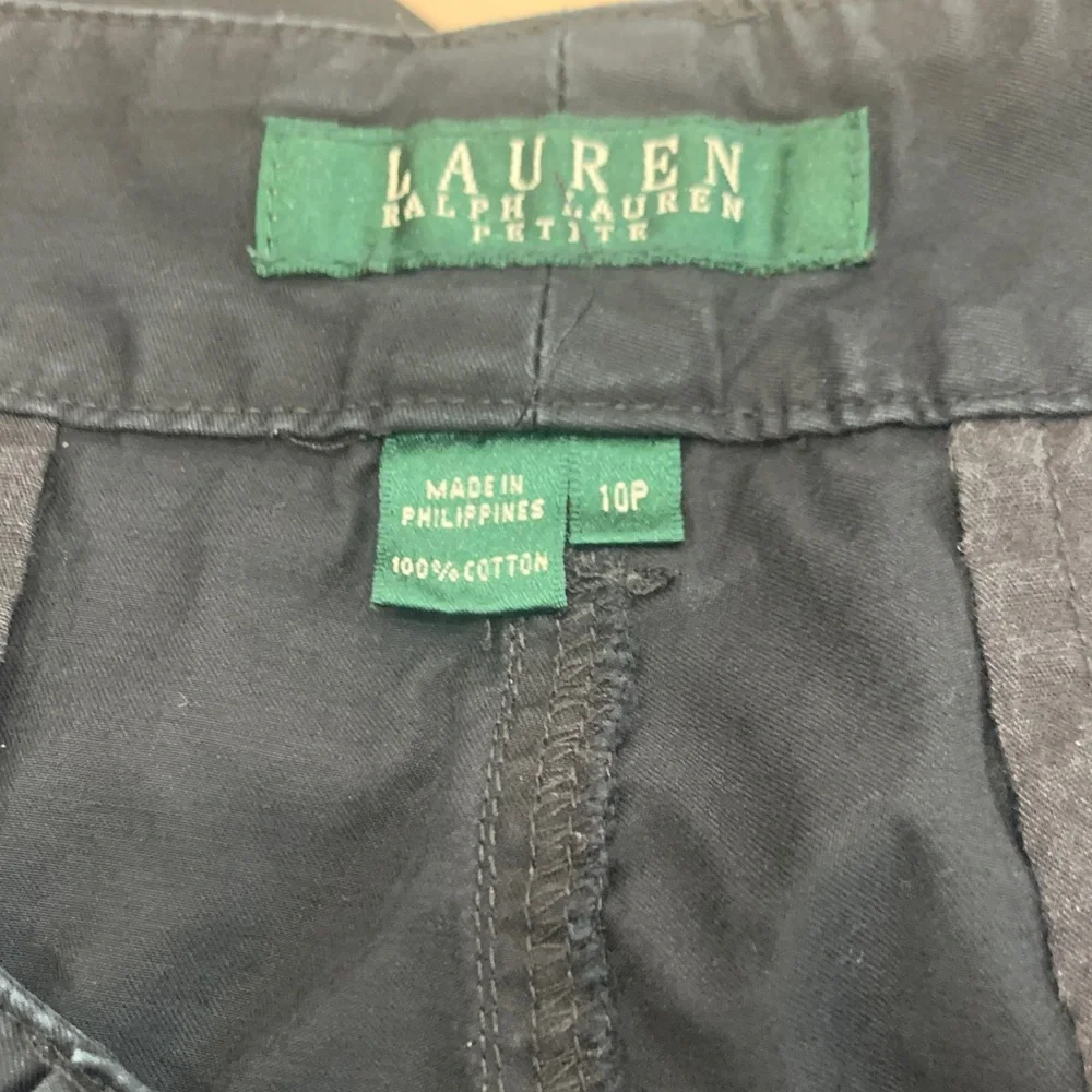 LAUREN RALPH LAUREN Black Cargo Shorts Petite - Picture 5 of 6